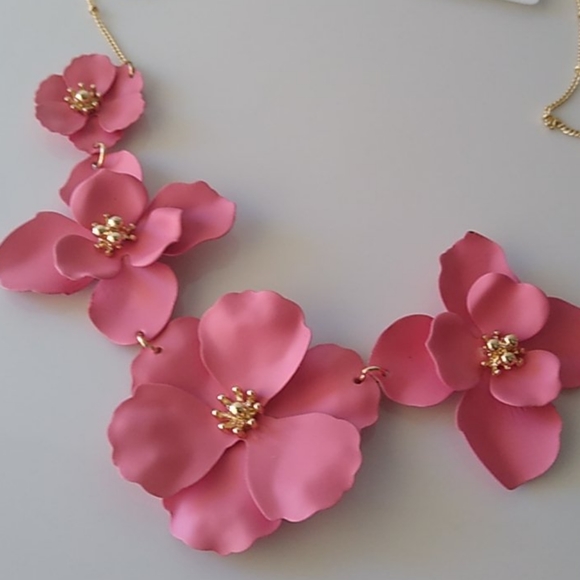 🌹 4/$25 Francesca's Statement Necklace - Picture 2 of 3